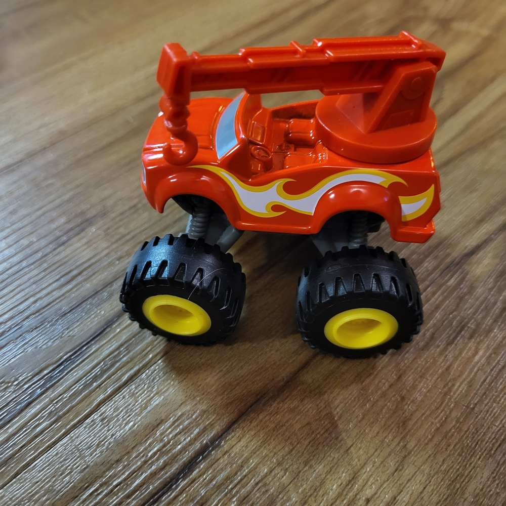 Blaze and the Monster Machines Construction Blaze Hook Tow Truck Diecast - Picture 5 of 5